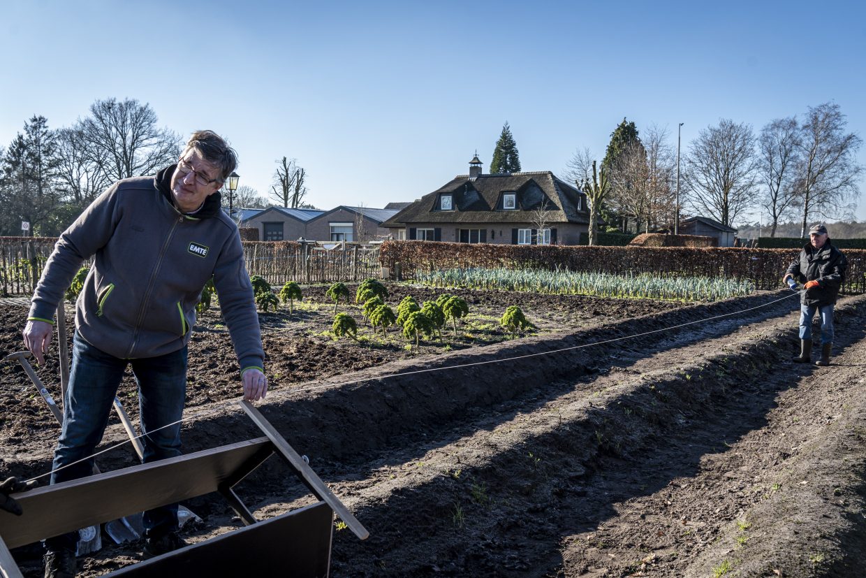 “Op de zorgboerderij is hij lekker bezig en blijft zijn gezondheid stabiel”