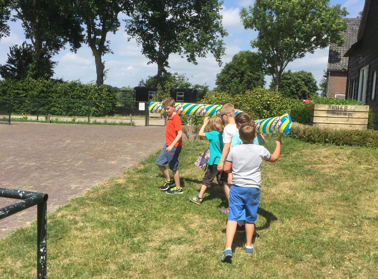 Kinderen leren spelenderwijs samenwerken