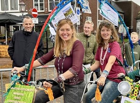 Marlène en Carmen tijdens een promotietour