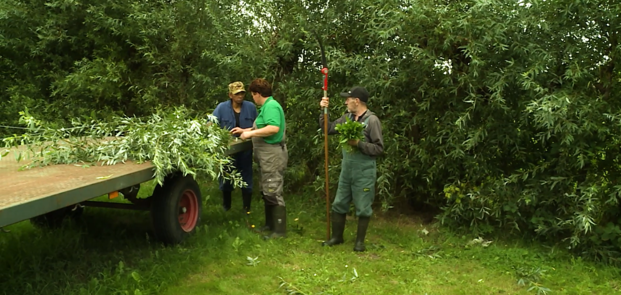 “Samen met de hulpboeren zorgen we hier voor de dieren en de natuur”